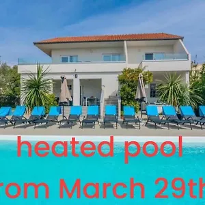 Royal Choice With Pool Apartman